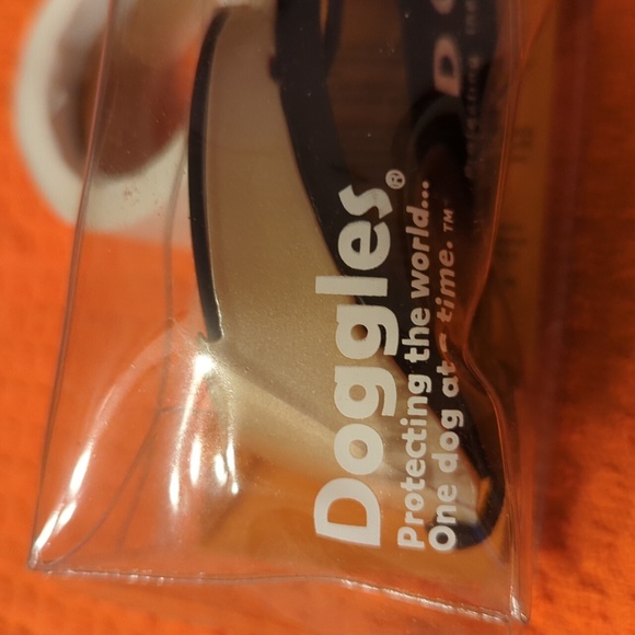 Doggles Protective Eyewear Sale. Med Fits 20 to 60 lbs - Picture 2 of 4